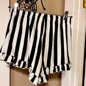 Cute high waisted striped shorts